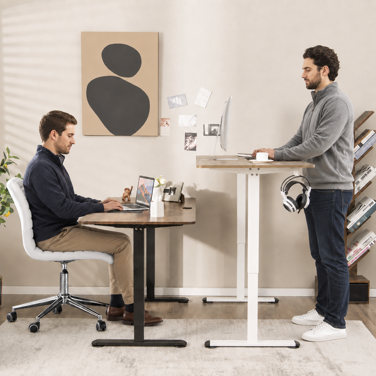 Bureau assis-debout en position haute dans un espace de travail
